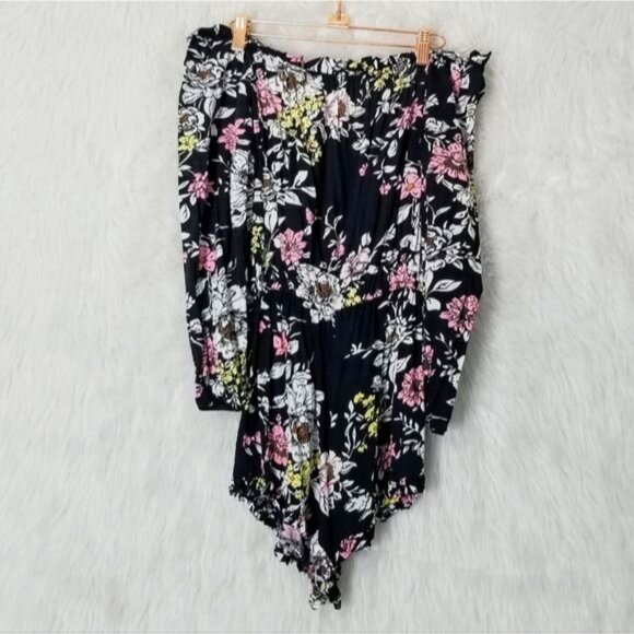 Auguste (Revolve) Gypsy Off-The-Shoulder Long Sleeve Floral Romper 4 - Picture 3 of 11